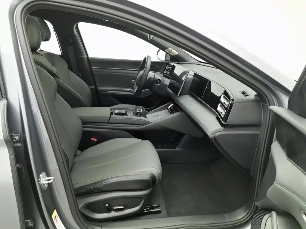 BYD Qin L 2025 DM-i Smart Drive Edition 120KM Surpassing — Фото автомобиля 23