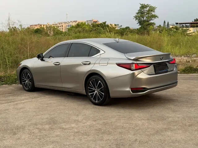 Lexus ES — Фото автомобиля 18