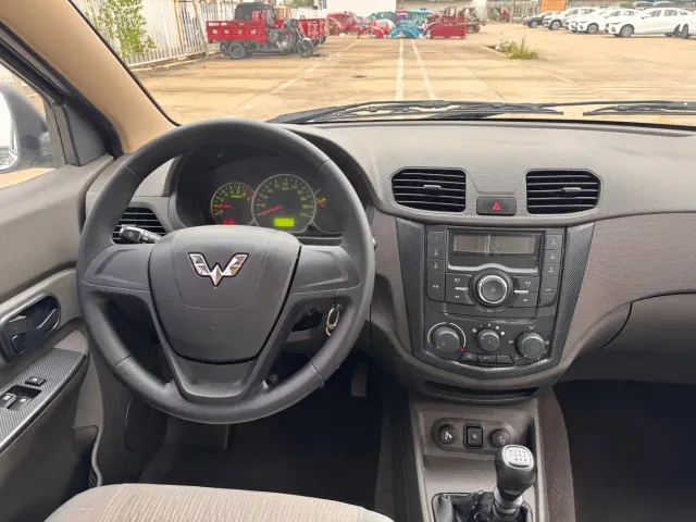 Wuling Hongguang — Фото автомобиля 10