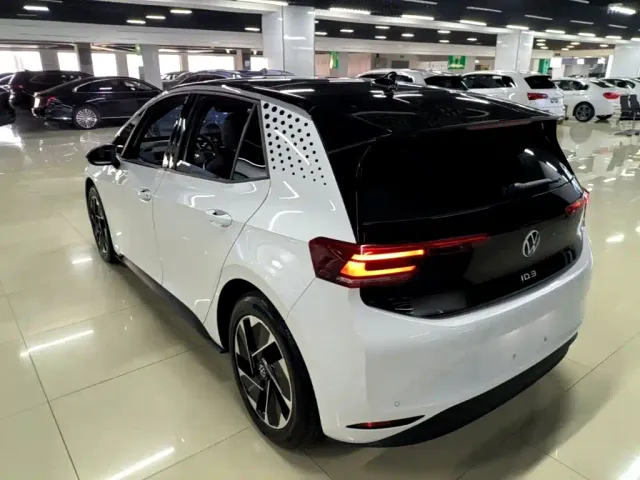 Volkswagen ID.3 — Фото автомобиля 4