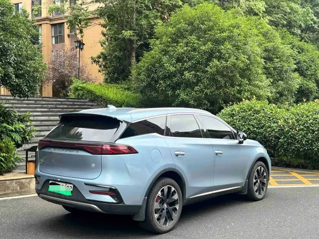 BYD Tang — Фото автомобиля 4