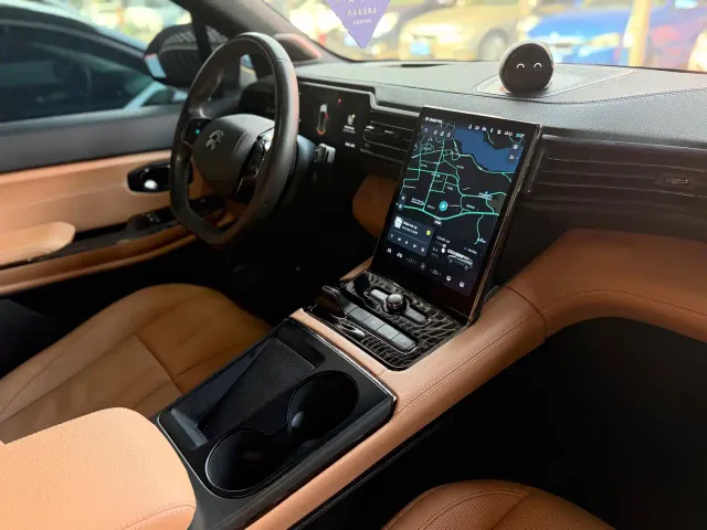 Nio ES8 — Фото автомобиля 10