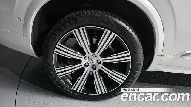 Volvo XC90 — Фото автомобиля 5