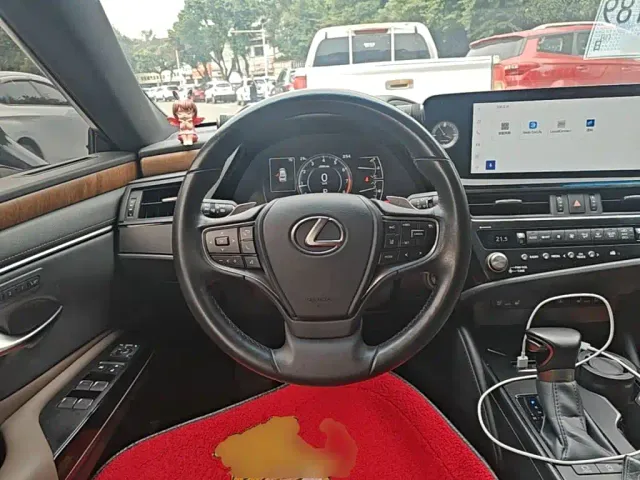 Lexus ES — Фото автомобиля 10