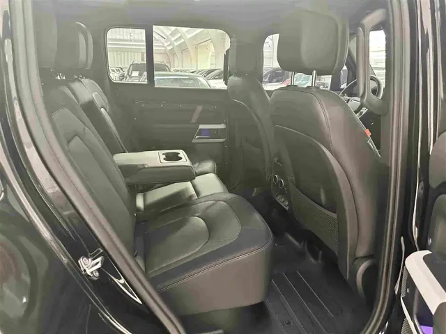 Land Rover Defender — Фото автомобиля 14