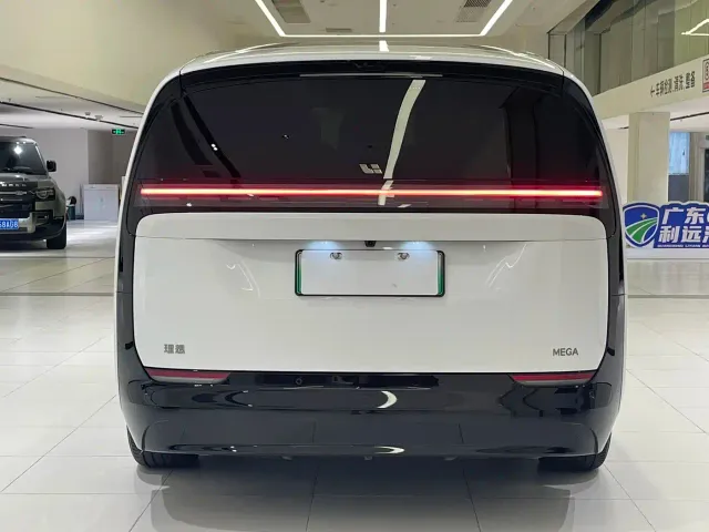 Li Auto MEGA — Фото автомобиля 5