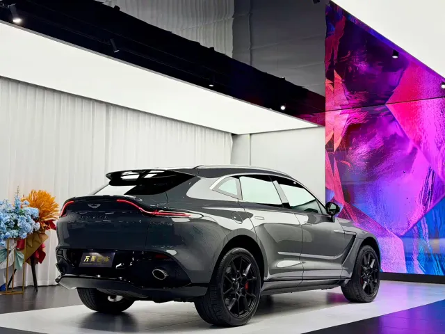 Aston Martin DBX — Фото автомобиля 7