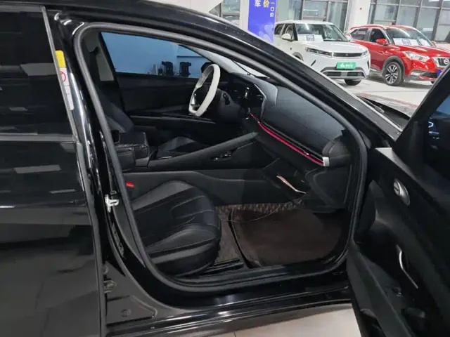 Hyundai Elantra — Фото автомобиля 8