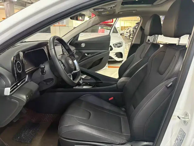 Hyundai Elantra — Фото автомобиля 6