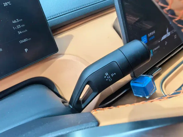 Geely Galaxy Starship 7 EM-i — Фото автомобиля 21