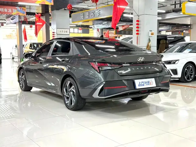 Hyundai Elantra — Фото автомобиля 12