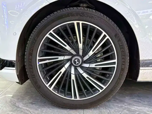 Xpeng G9 — Фото автомобиля 4