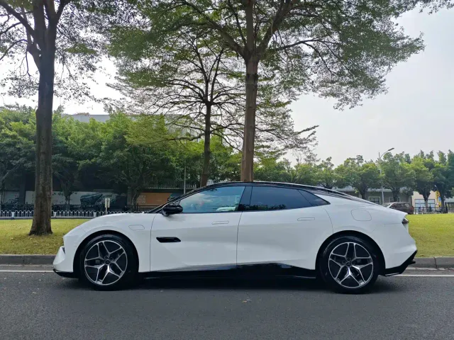 Lotus Emeya — Фото автомобиля 4