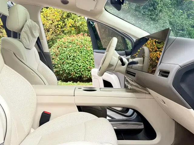 Li Auto Li i8 2025 Standard Edition — Фото автомобиля 2