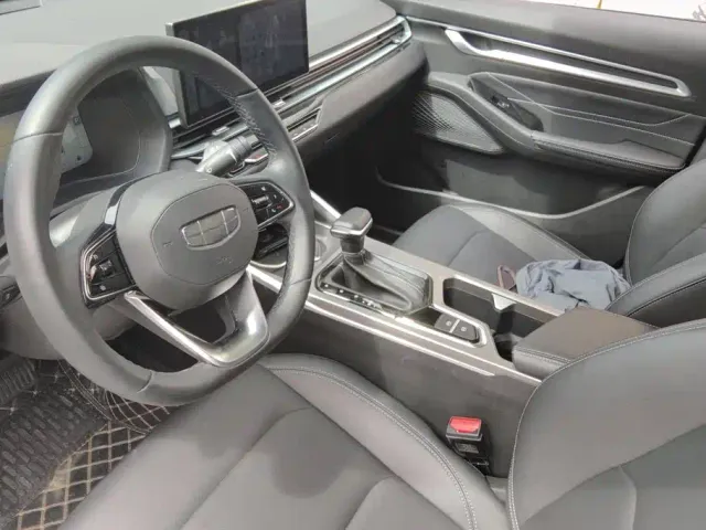 Geely Emgrand — Фото автомобиля 12