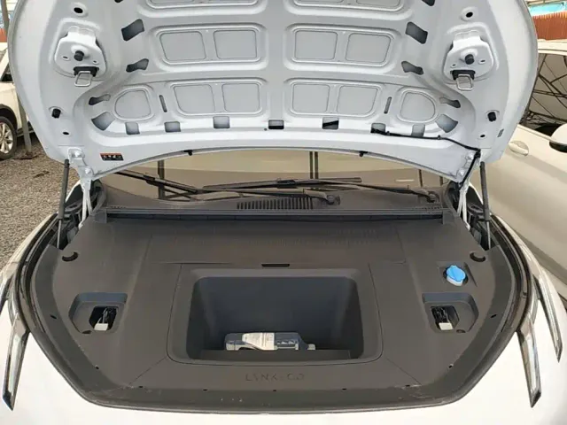 Lynk & Co Z20 — Фото автомобиля 19