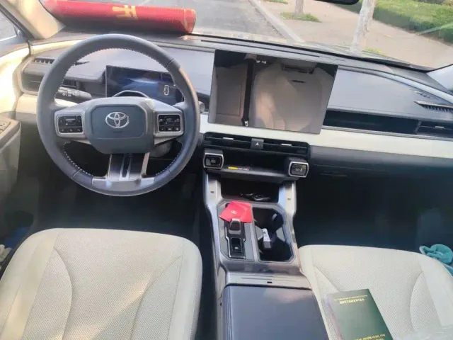 Toyota RAV4 — Фото автомобиля 10