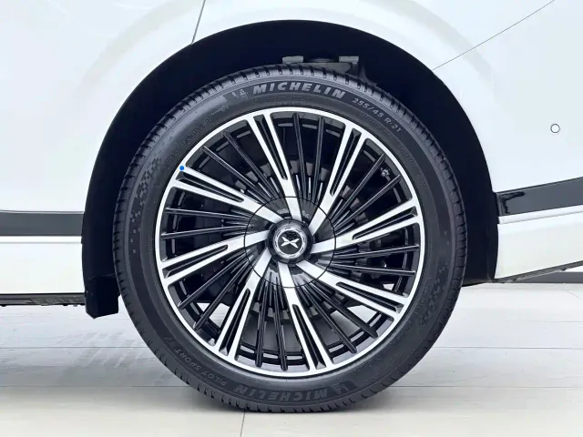 Xpeng G9 — Фото автомобиля 10