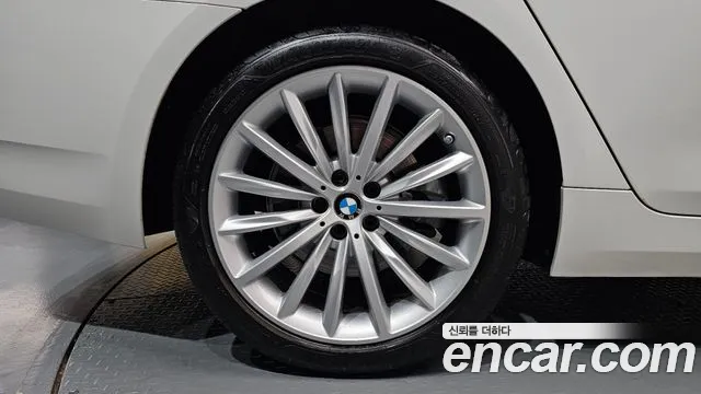 BMW 5 Series G30 — Фото автомобиля 6