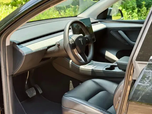 Tesla Model Y — Фото автомобиля 7