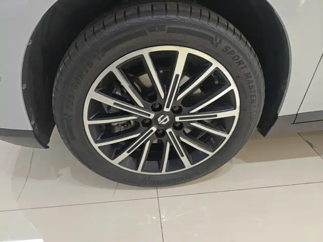 Leapmotor B10 — Фото автомобиля 22
