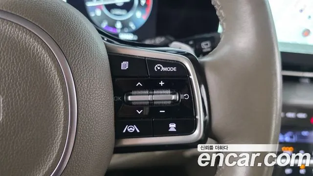 Kia Carnival Generation 4 — Фото автомобиля 24