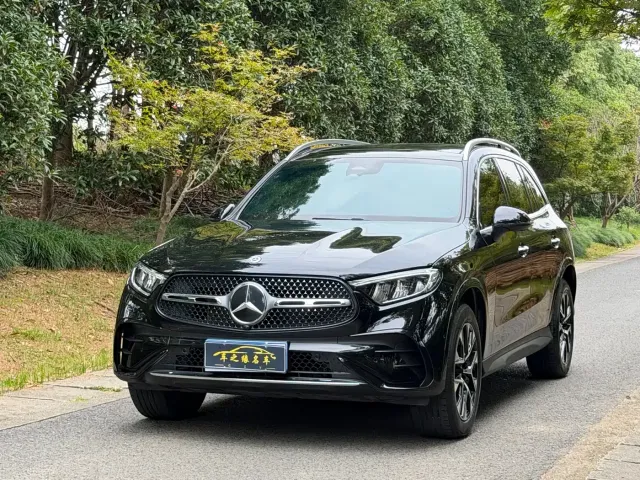 Фотография автомобиля — Mercedes-Benz GLC-Class