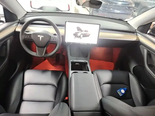 Tesla Model Y — Фото автомобиля 5
