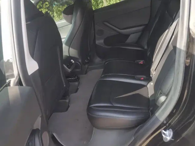Tesla Model Y — Фото автомобиля 11