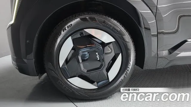 Kia EV9 — Фото автомобиля 3
