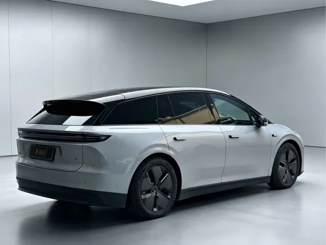 Li Auto i6 — Фото автомобиля 7