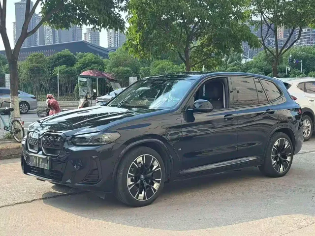 Фотография автомобиля — BMW iX3