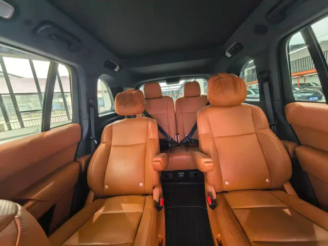 Li Auto L8 — Фото автомобиля 13