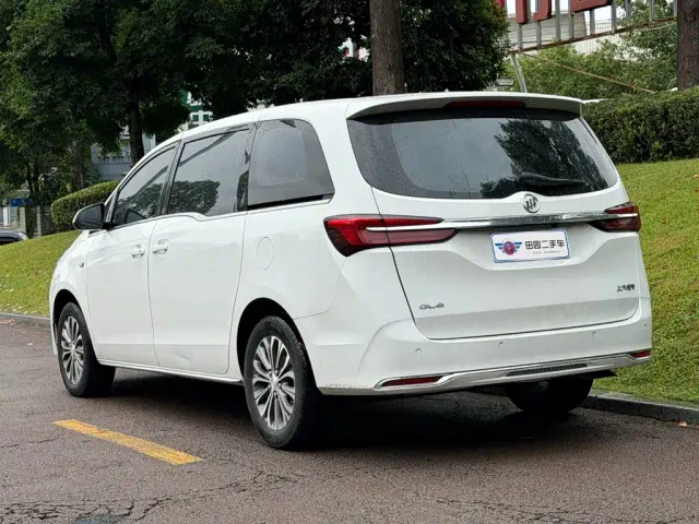 Buick GL8 — Фото автомобиля 4