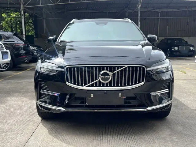 Volvo XC60 — Фото автомобиля 2