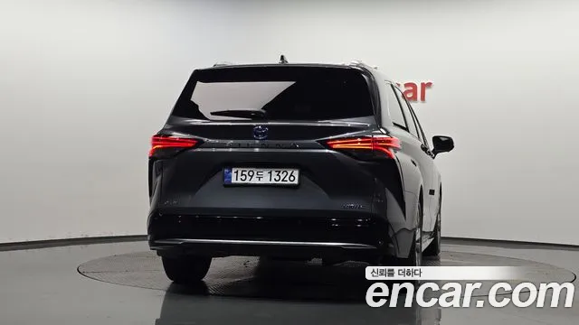 Toyota Sienna — Фото автомобиля 3