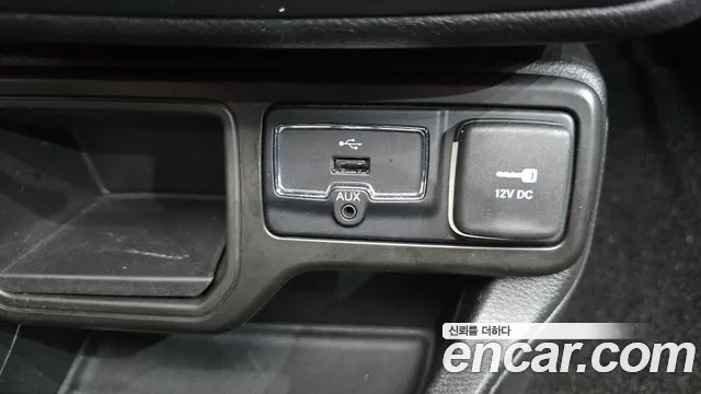 Jeep Renegade — Фото автомобиля 13