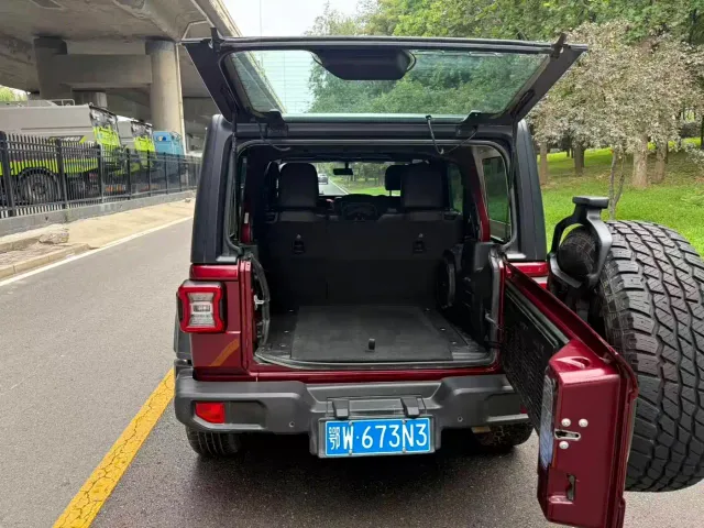 Jeep Wrangler — Фото автомобиля 9