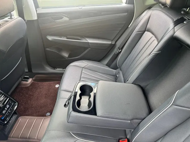 Volkswagen Passat — Фото автомобиля 16