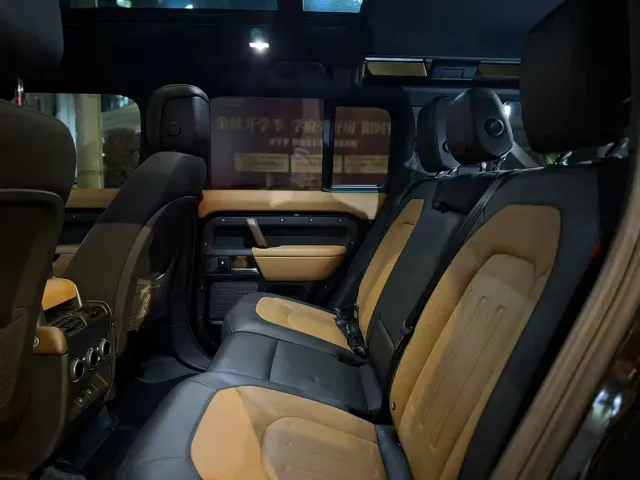 Land Rover Defender — Фото автомобиля 7