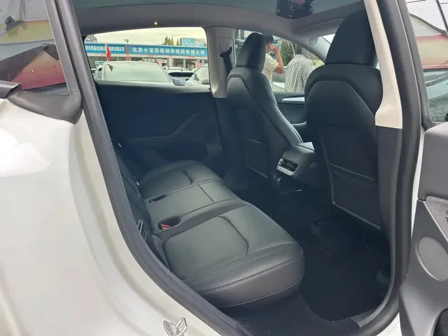 Tesla Model Y — Фото автомобиля 9