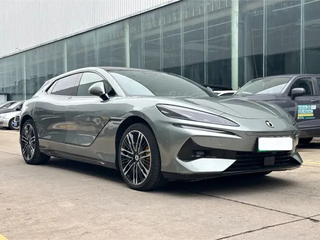 Denza Z9GT — Фото автомобиля 3
