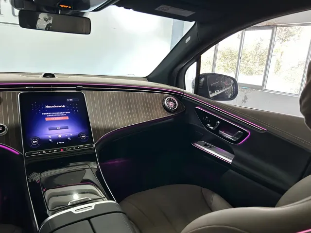 Mercedes-Benz EQE SUV — Фото автомобиля 16