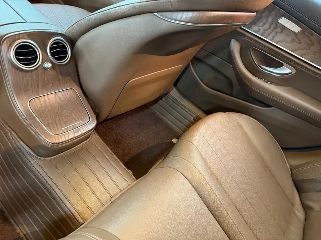 Mercedes-Benz E-Class — Фото автомобиля 11