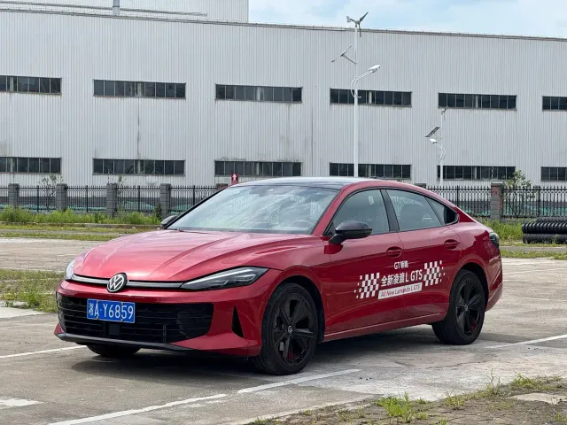 Фотография автомобиля — Volkswagen Lamando