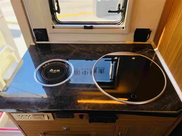 Maxus SAIC Maxus MAXUS V90 RV — Фото автомобиля 12