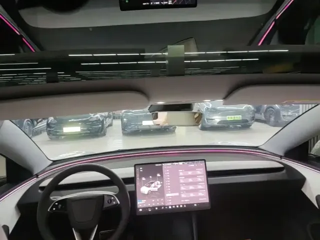 Tesla Model 3 — Фото автомобиля 17