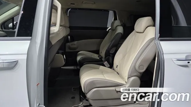 Kia Carnival Generation 4 — Фото автомобиля 12