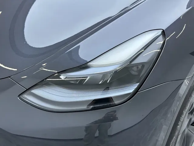 Tesla Model Y — Фото автомобиля 11