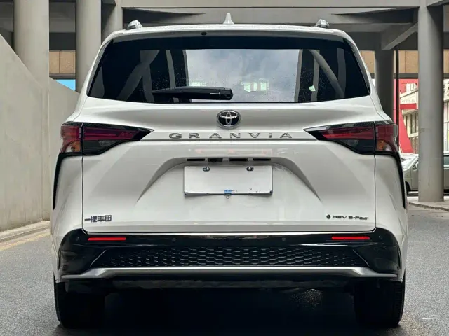 Toyota Granvia — Фото автомобиля 4